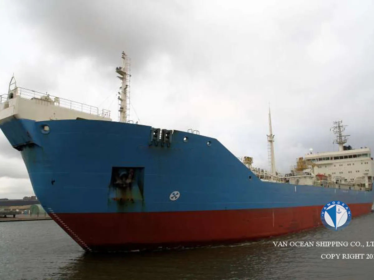 Oil/Chemical tanker for sale