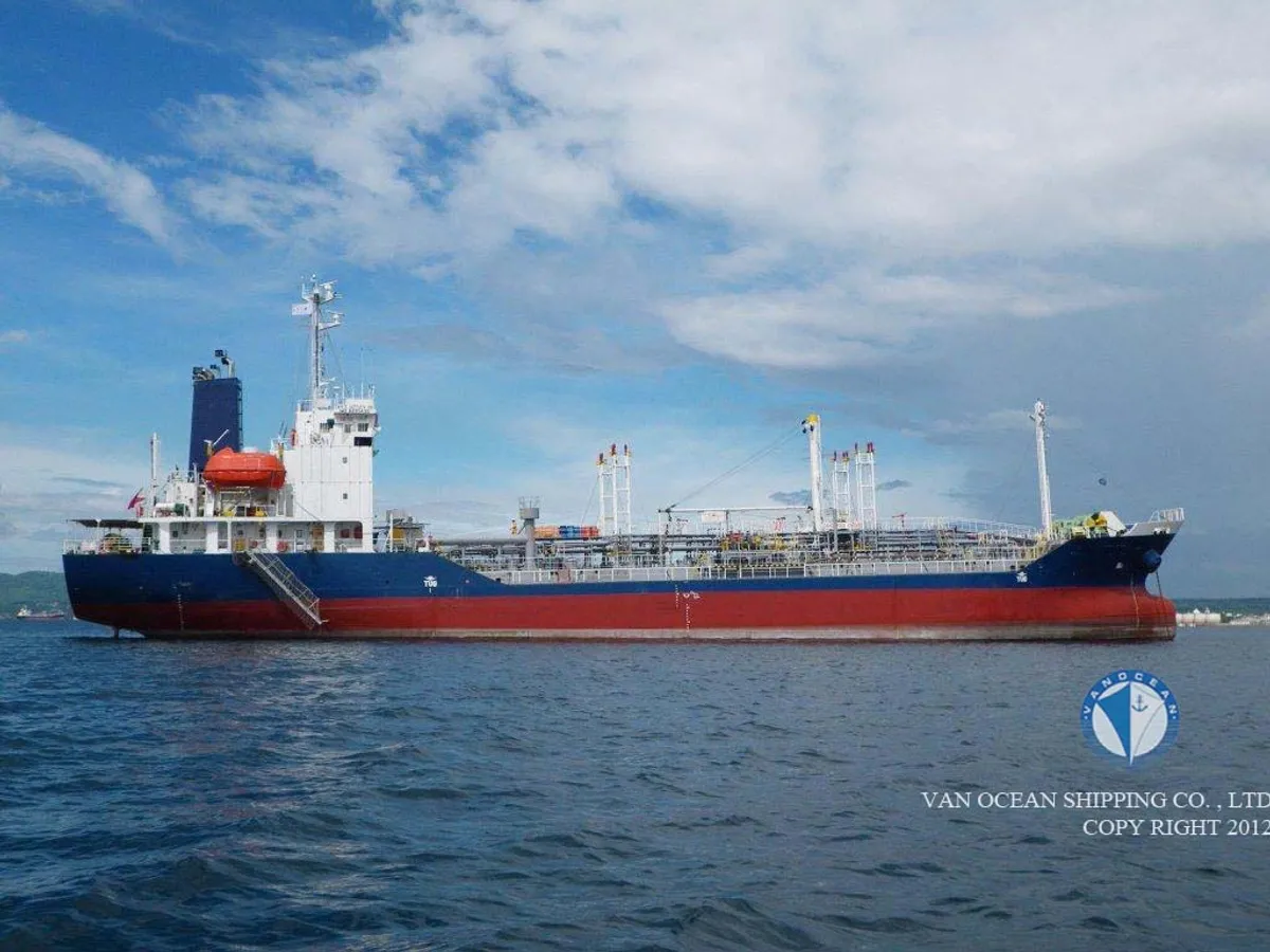 Oil/Chemical tanker for sale