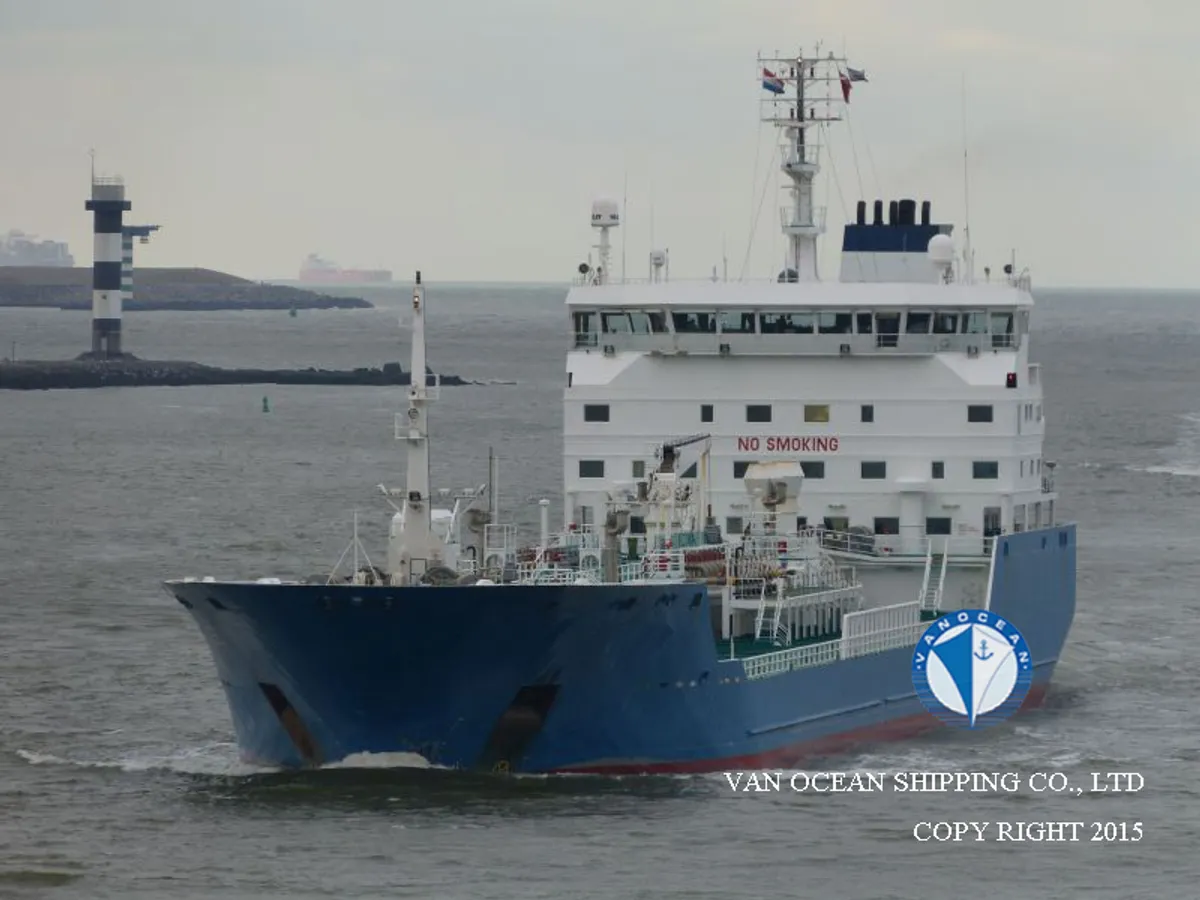 Oil/Chemical tanker for sale