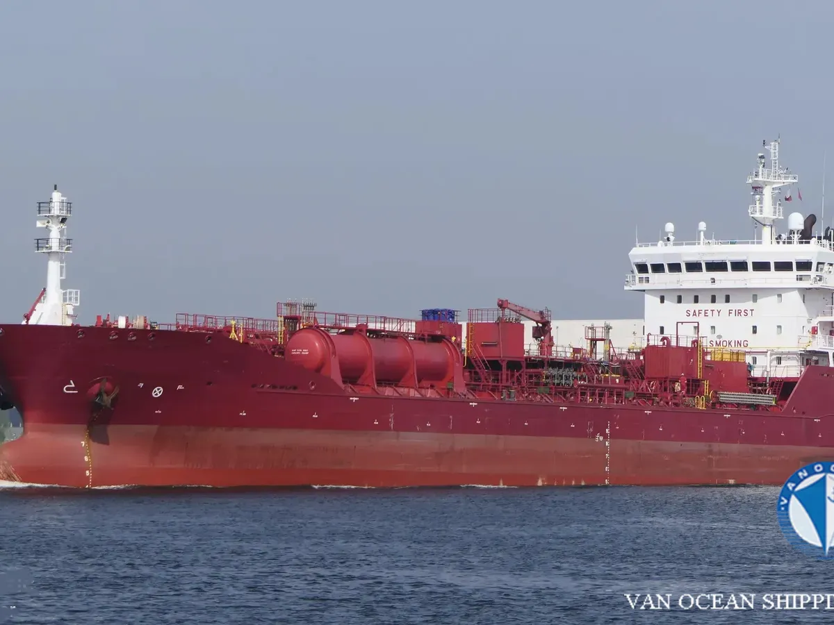 Oil/Chemical tanker for sale