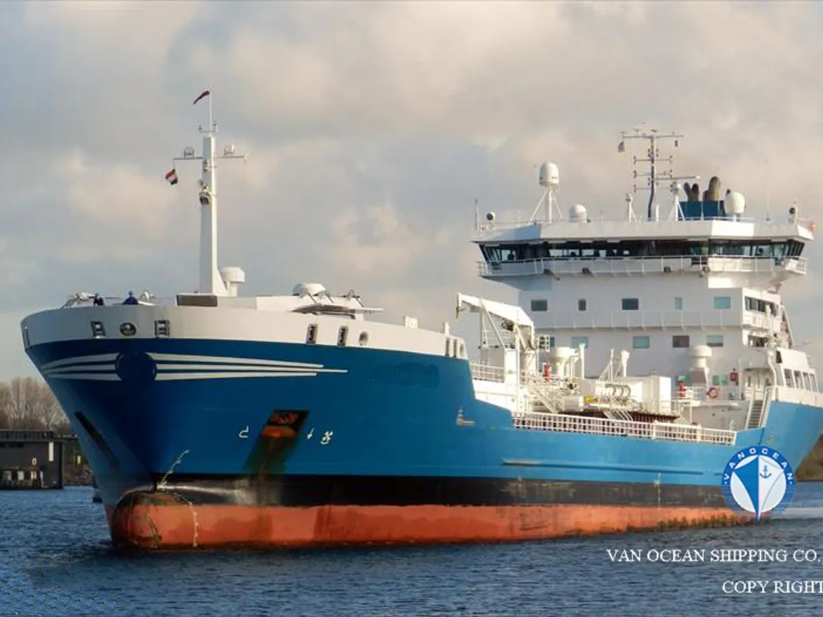 Oil/Chemical tanker for sale