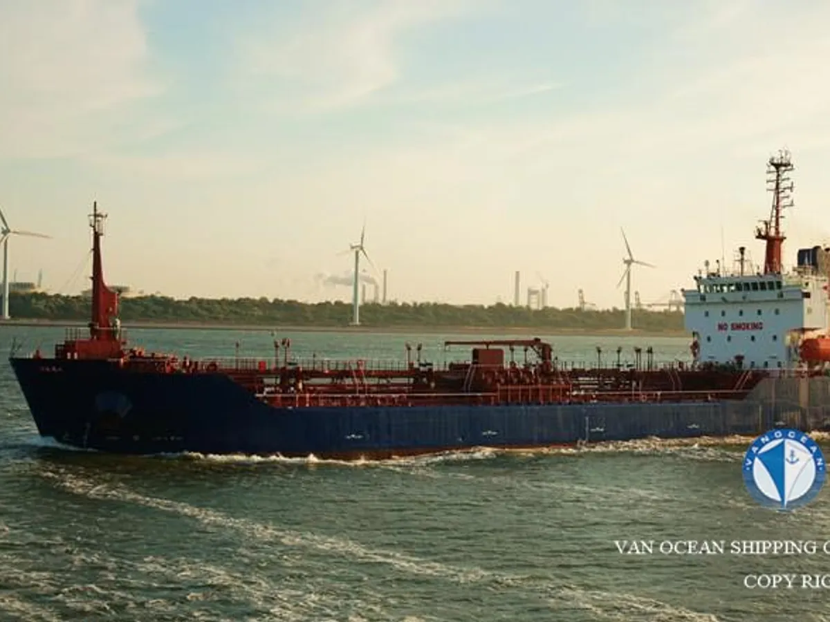 Oil/Chemical tanker for sale