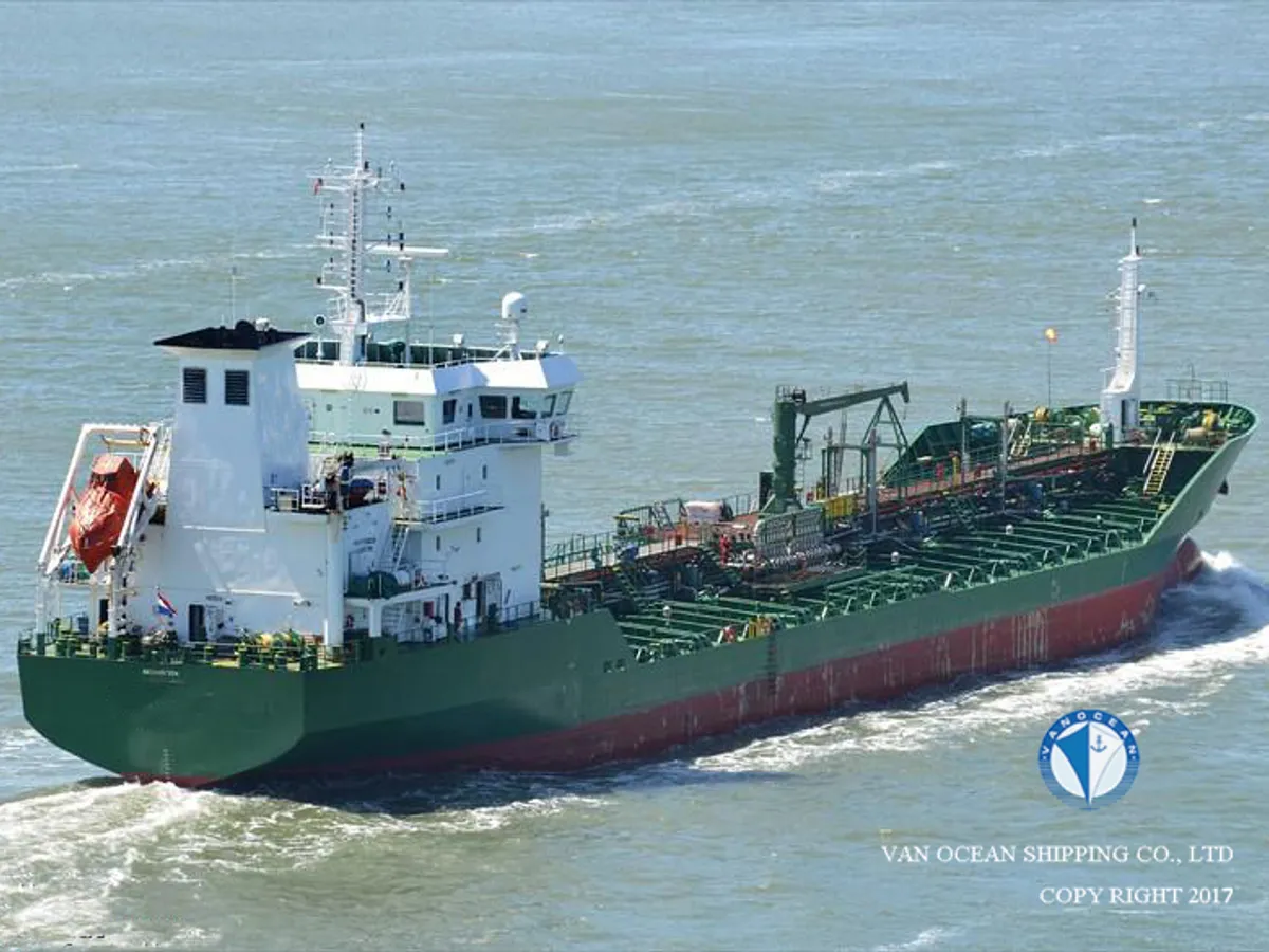 Oil/Chemical tanker for sale