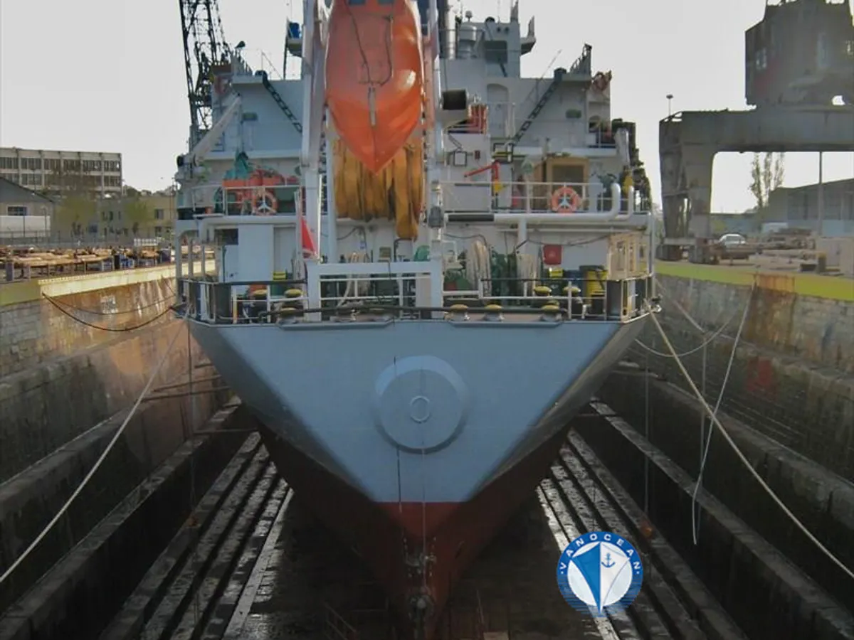 Oil/Chemical tanker for sale