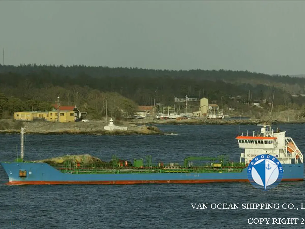 Oil/Chemical tanker for sale