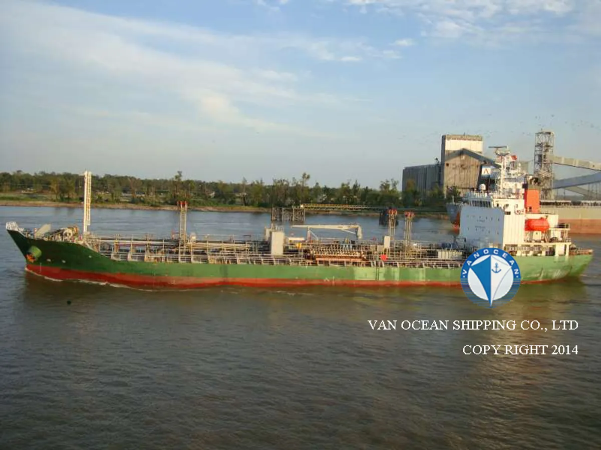 Oil/Chemical tanker for sale