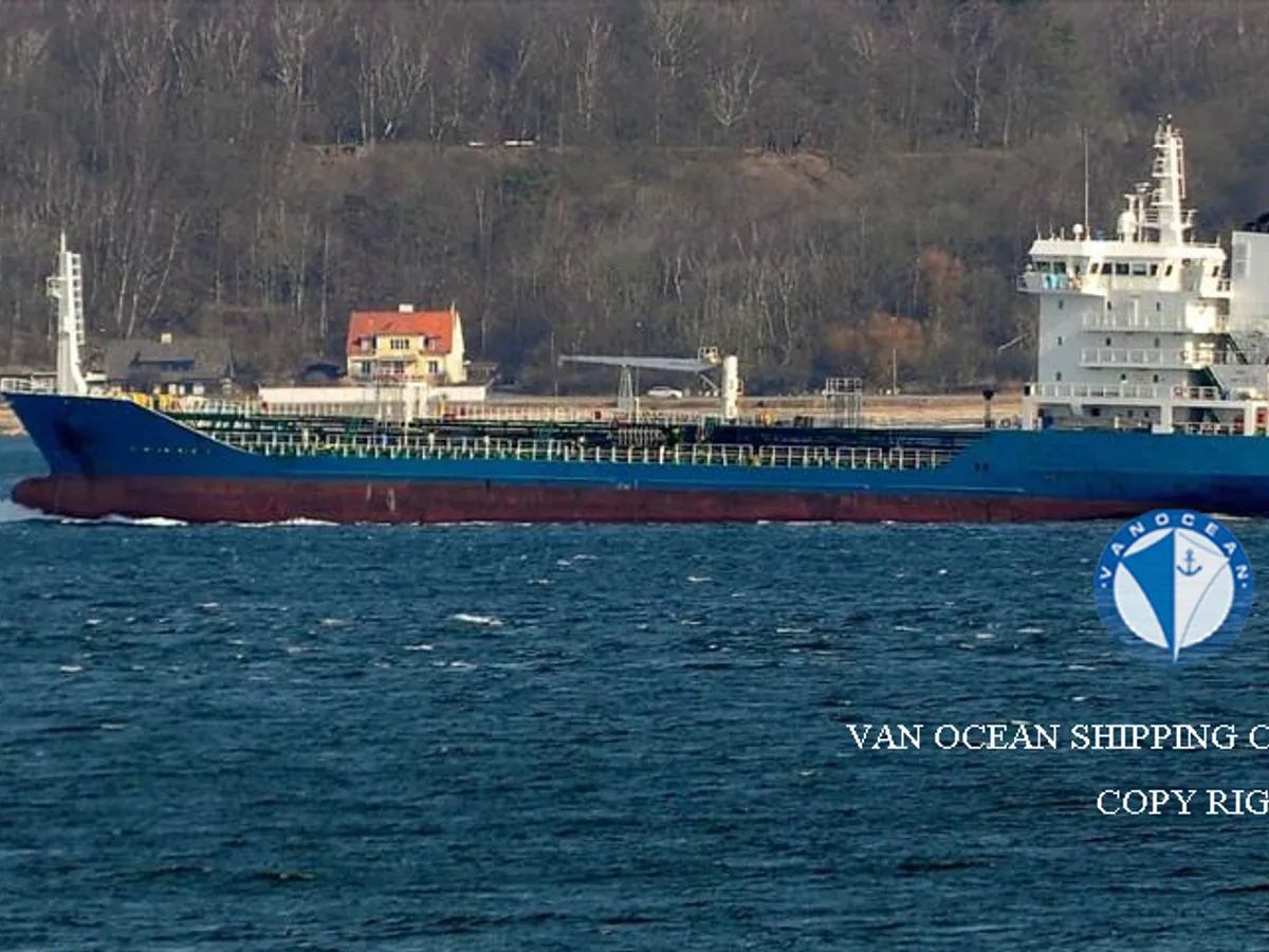 Oil/Chemical tanker for sale