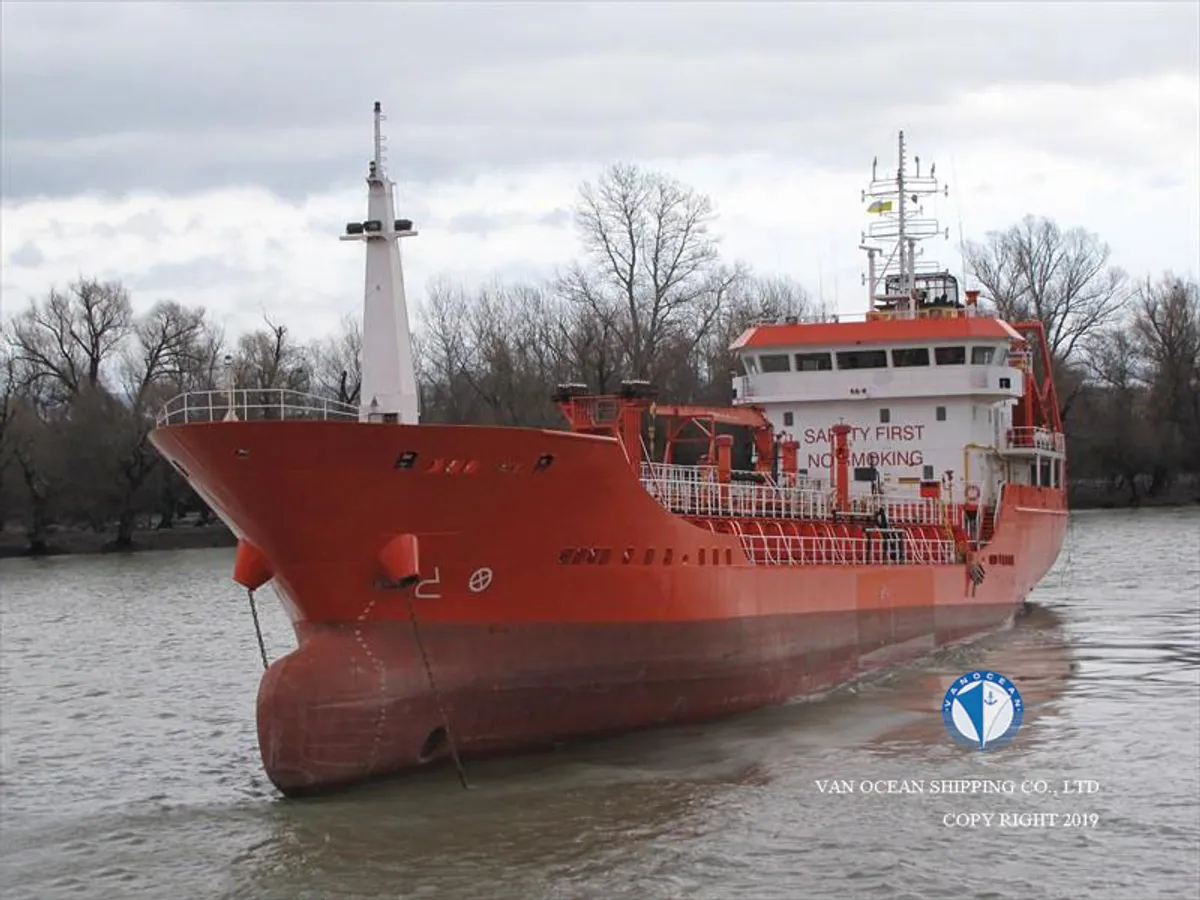Oil/Chemical tanker for sale