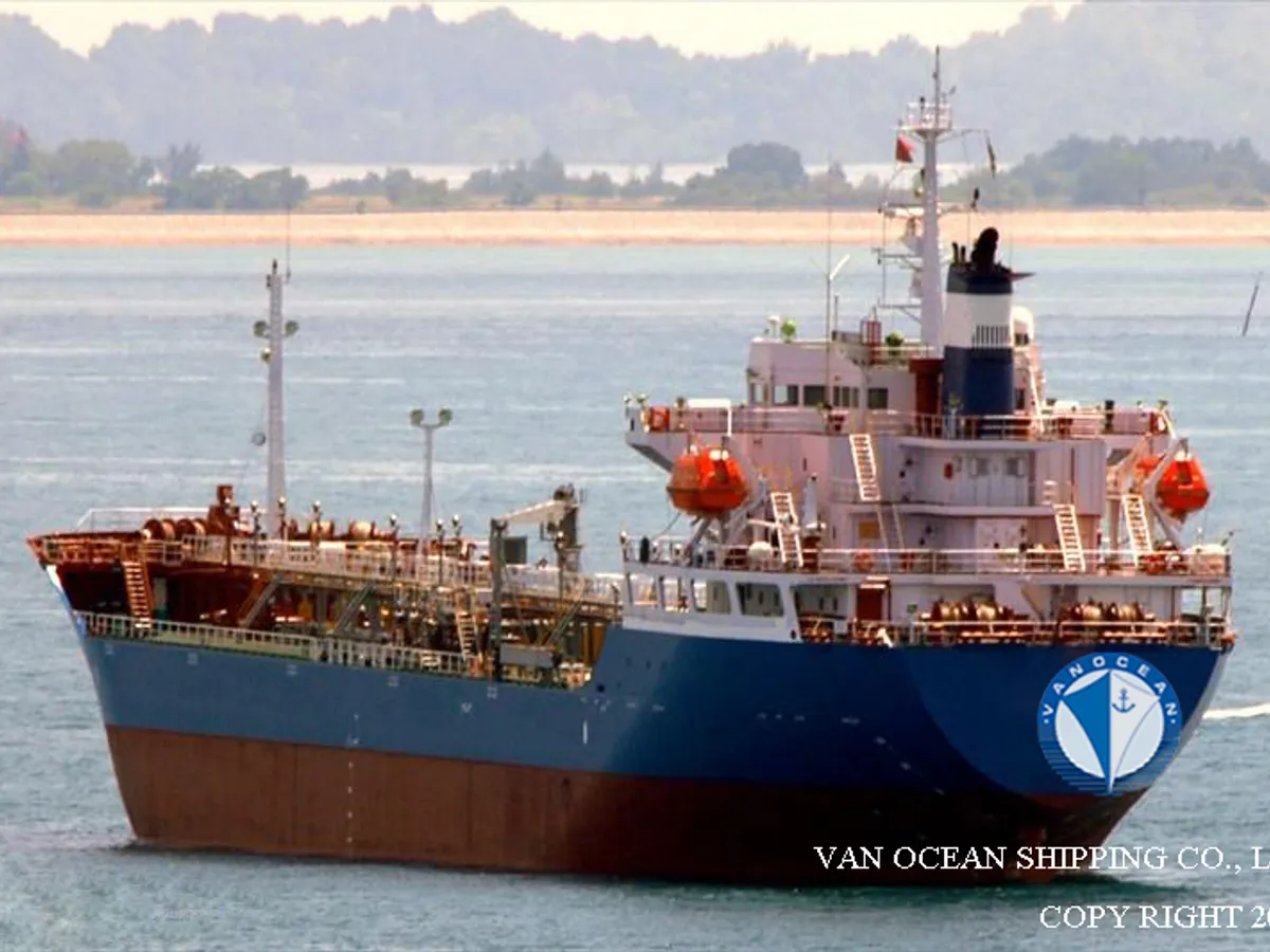 Oil/Chemical tanker for sale