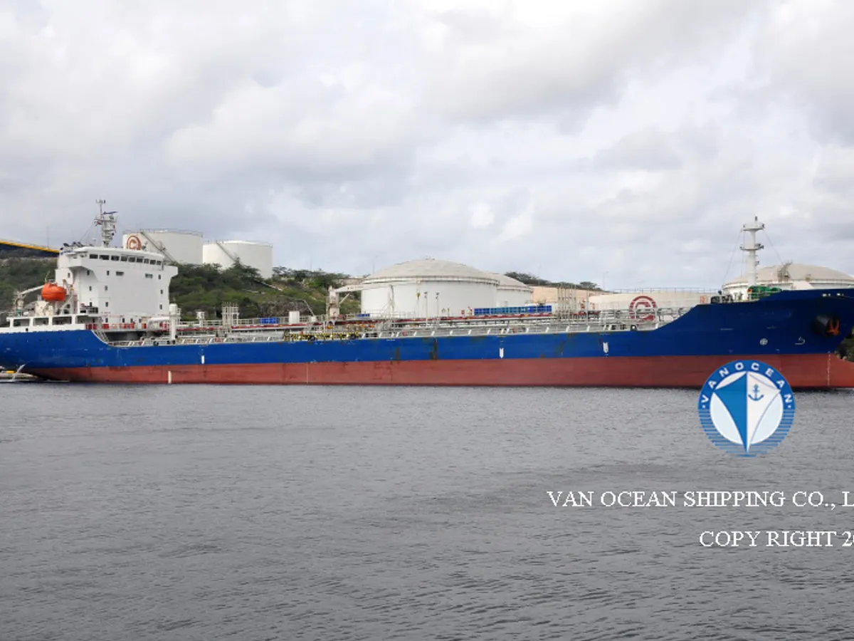 Oil/Chemical tanker for sale