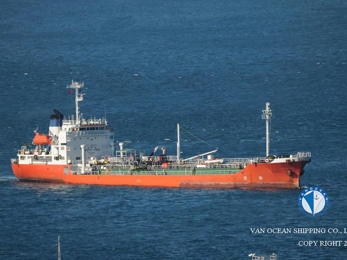 Oil/Chemical tanker for sale