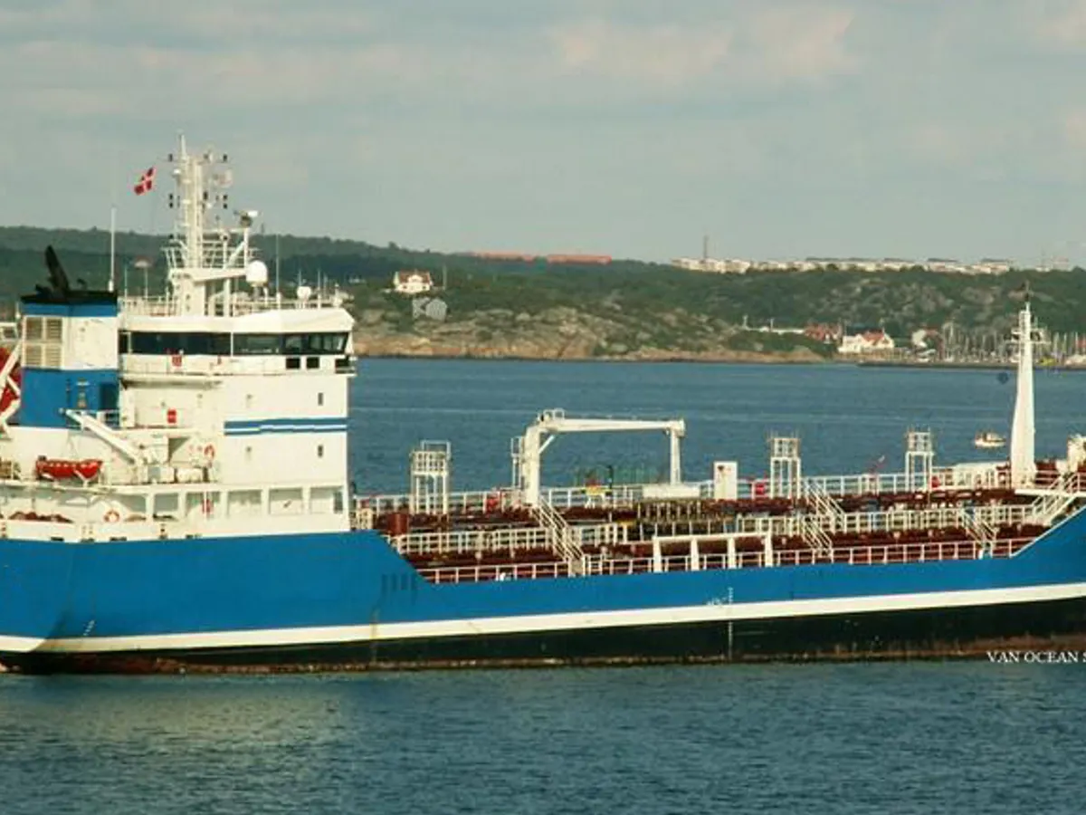 Oil/Chemical tanker for sale