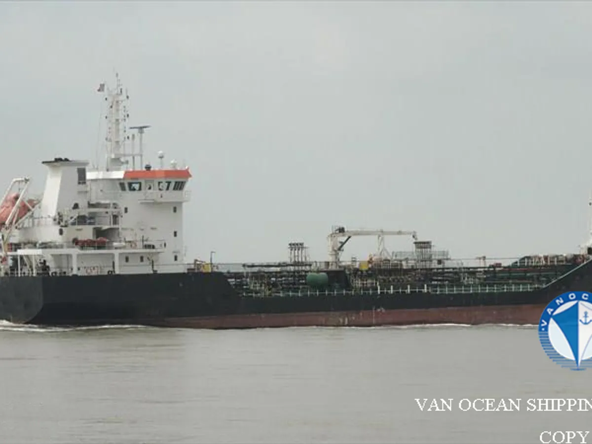 Oil/Chemical tanker for sale