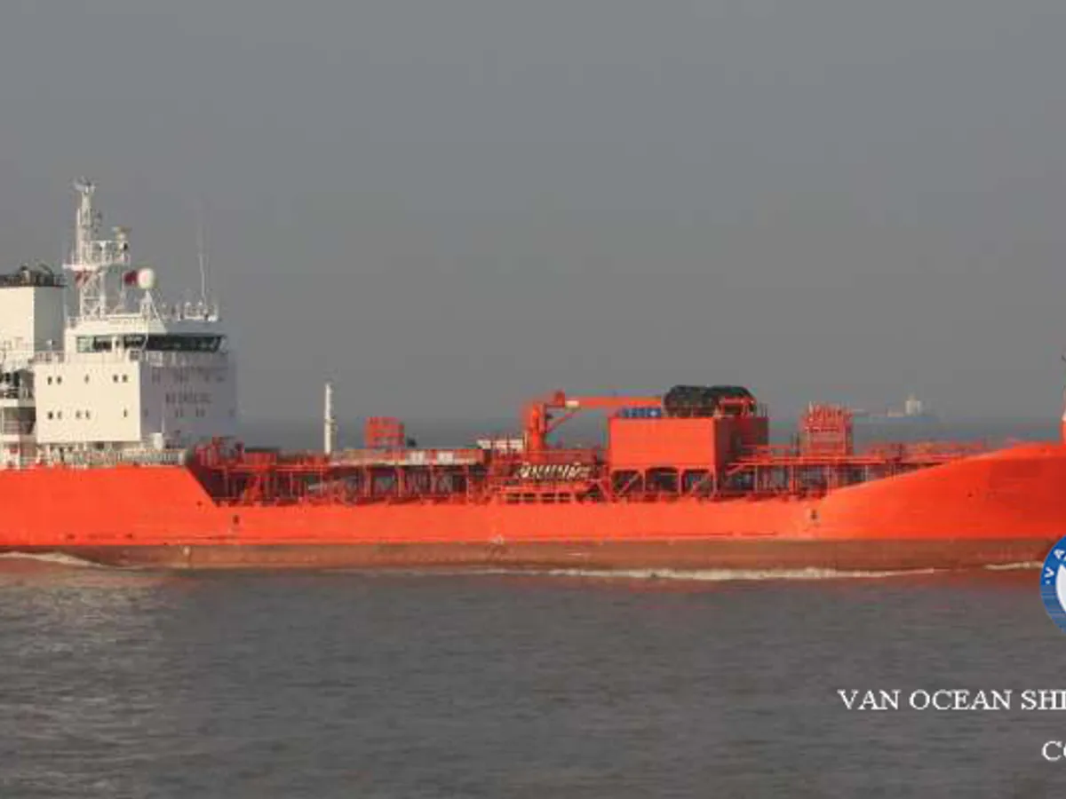 Oil/Chemical tanker for sale