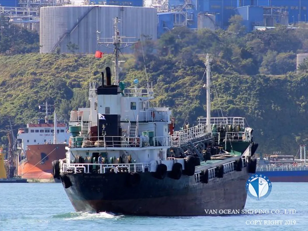 Oil/Chemical tanker for sale