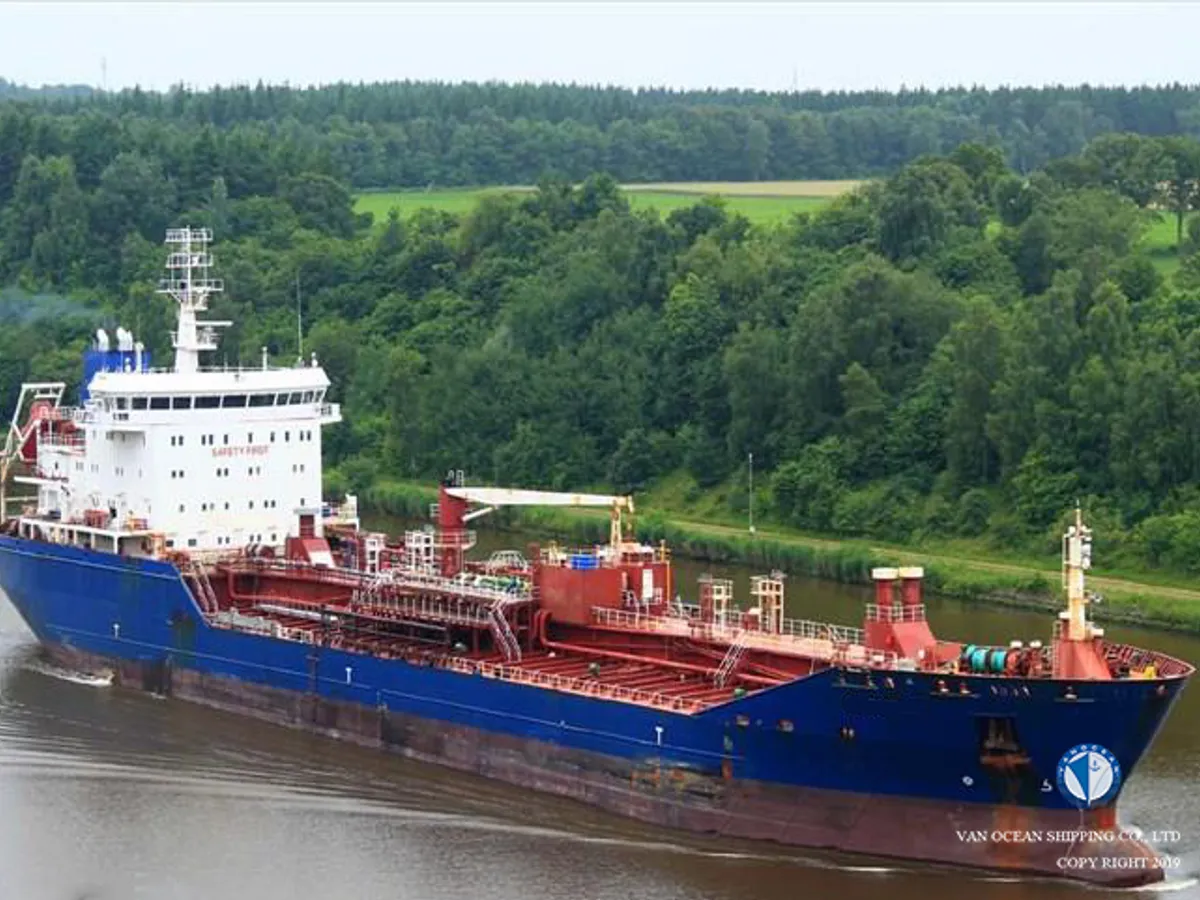 Oil/Chemical tanker for sale