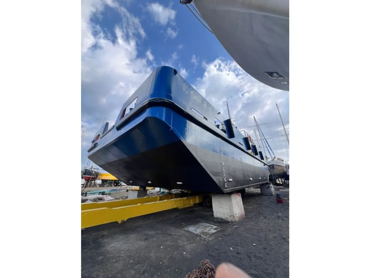 Container ship for sale