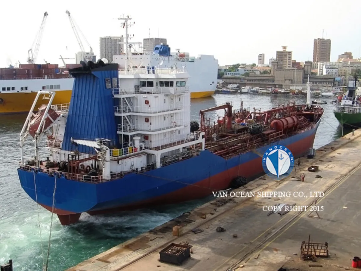 Oil/Chemical tanker for sale