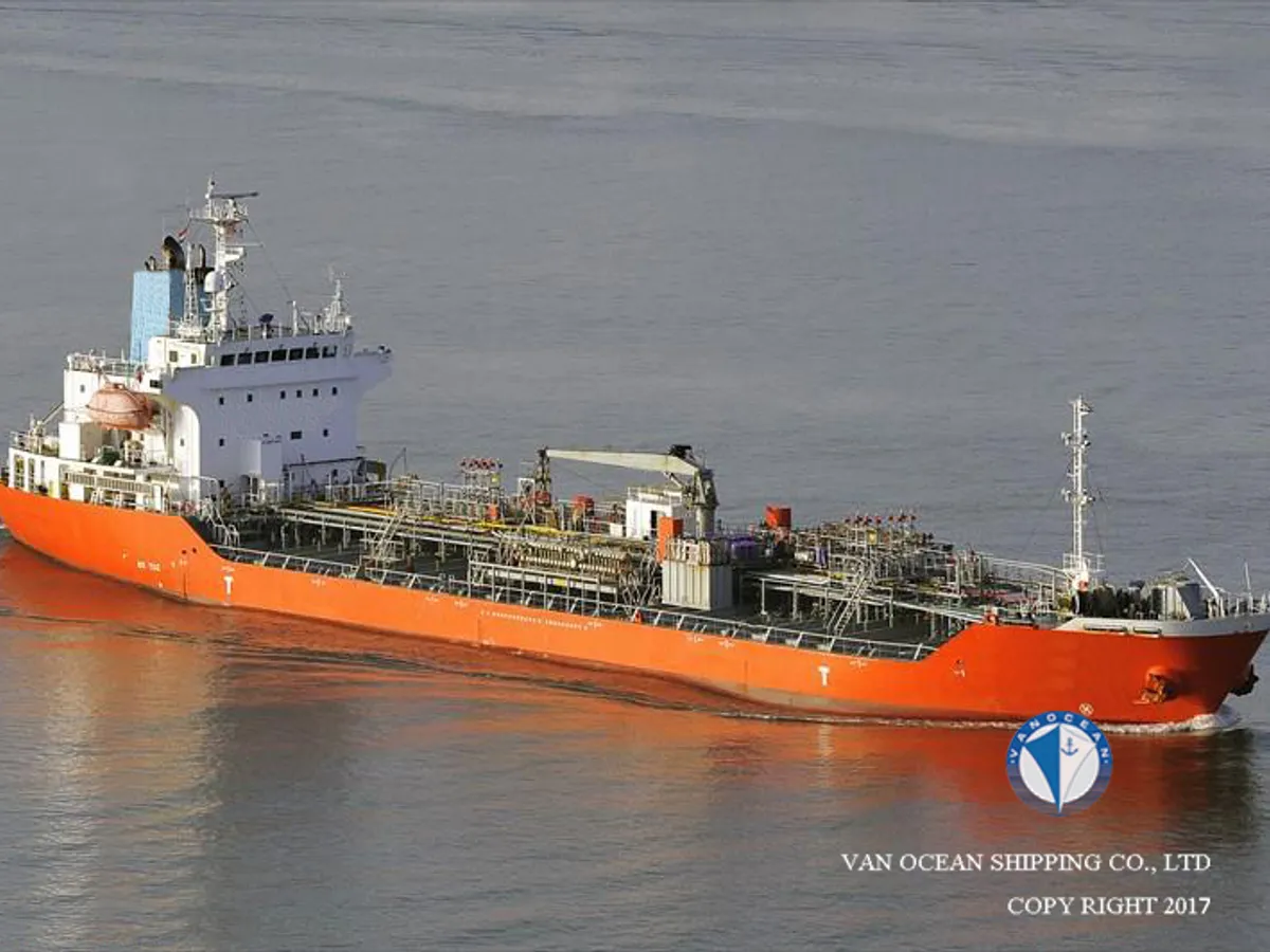 Oil/Chemical tanker for sale