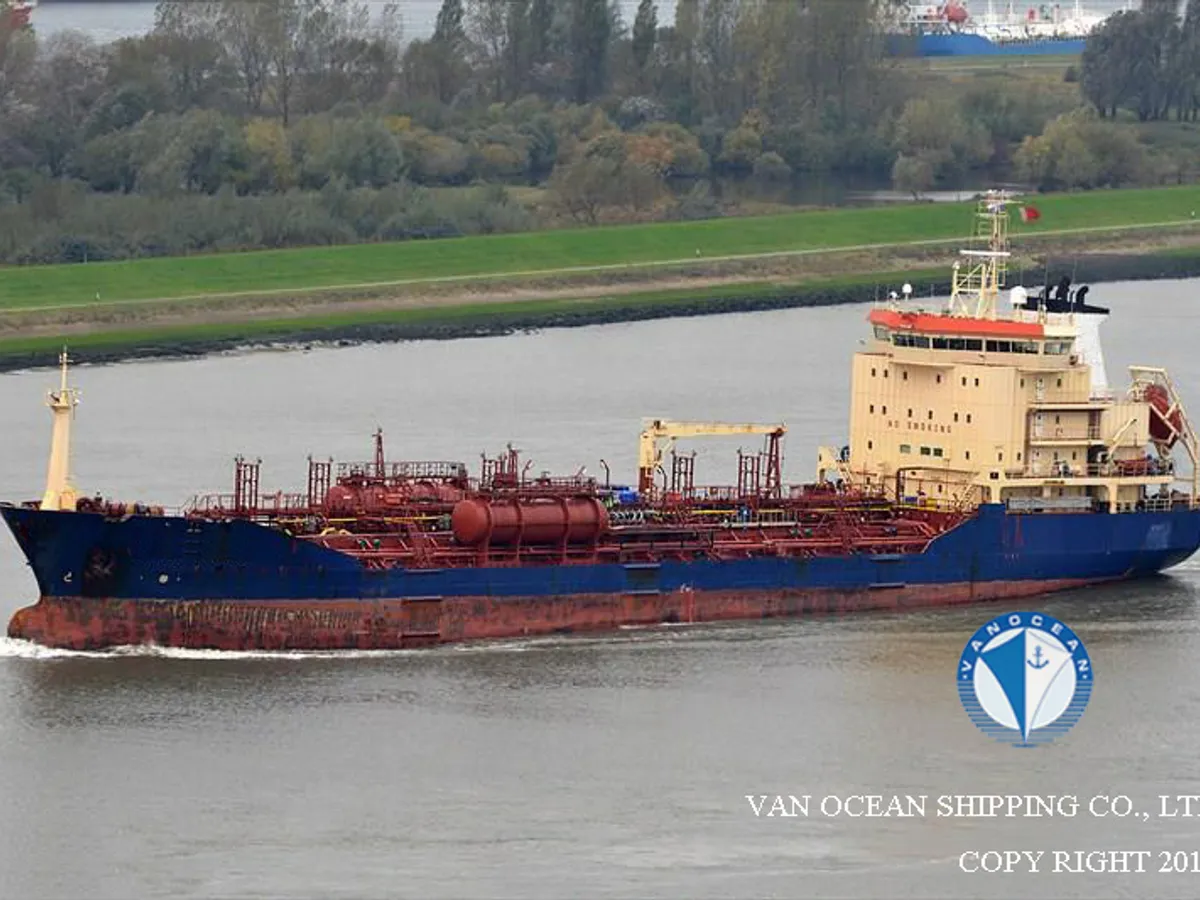 Oil/Chemical tanker for sale