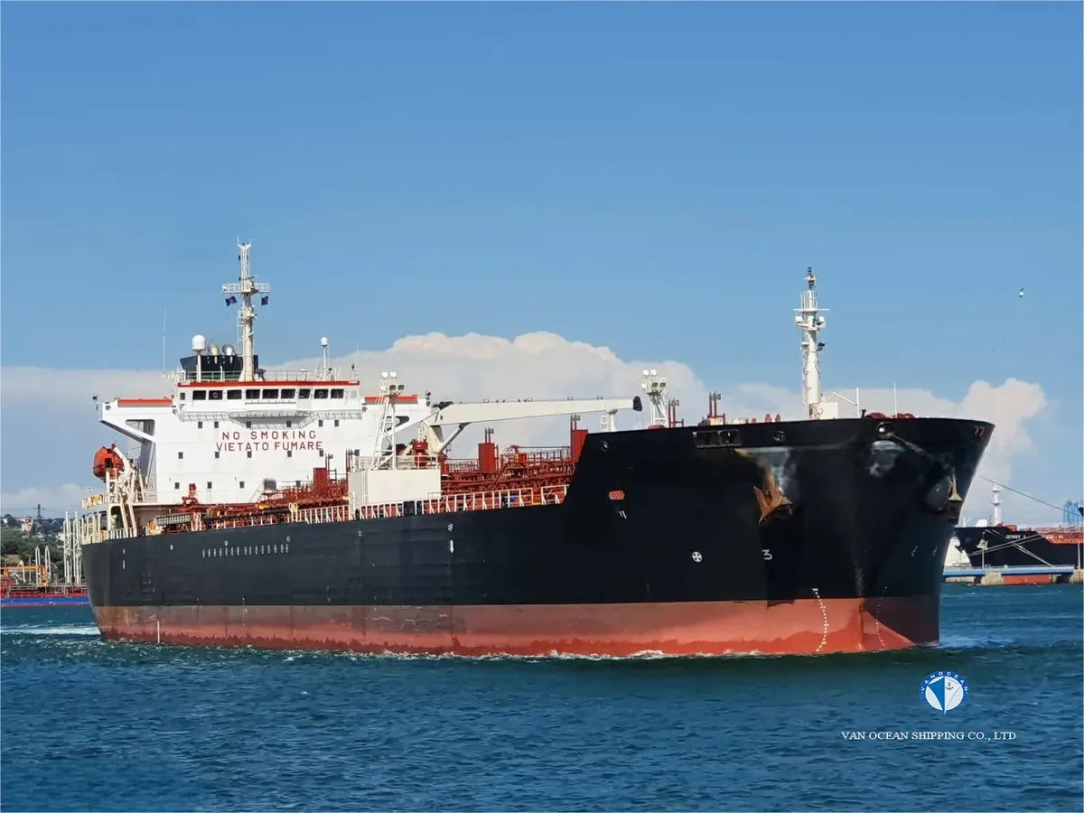 Oil/Chemical tanker for sale