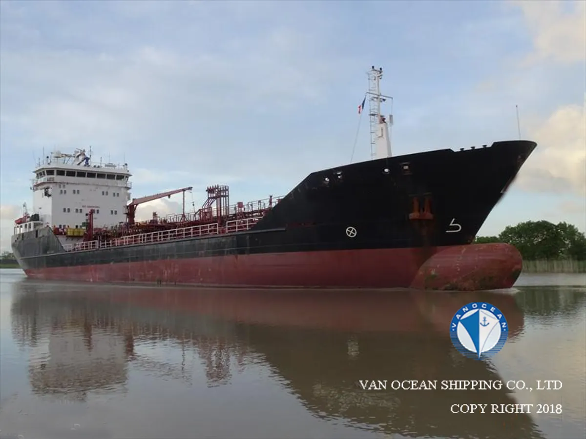 Oil/Chemical tanker for sale