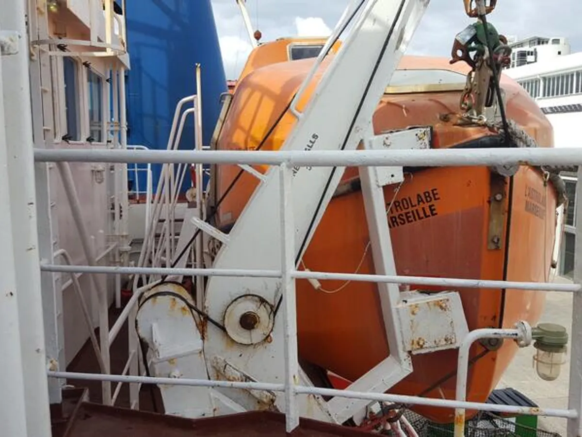 Research vessel for sale