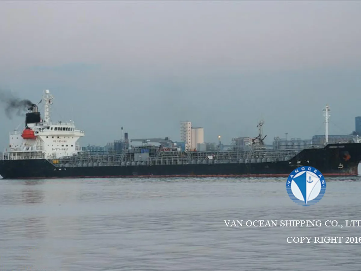 Oil/Chemical tanker for sale