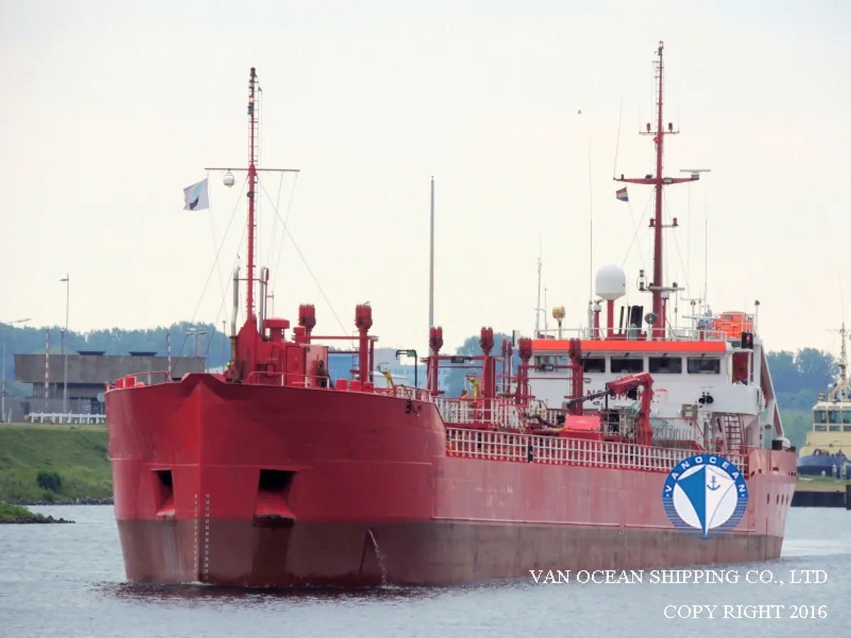 Oil/Chemical tanker for sale