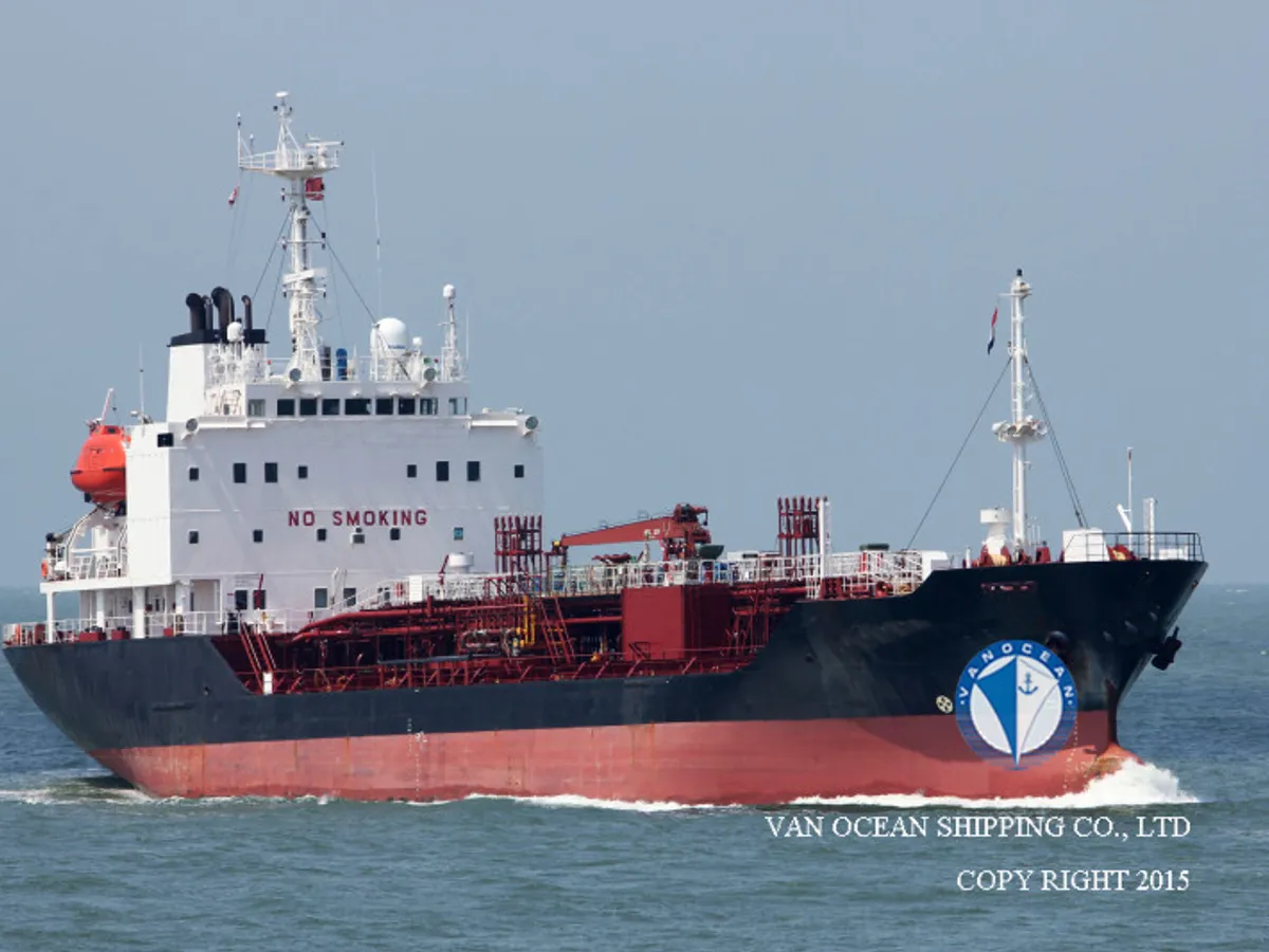Oil/Chemical tanker for sale