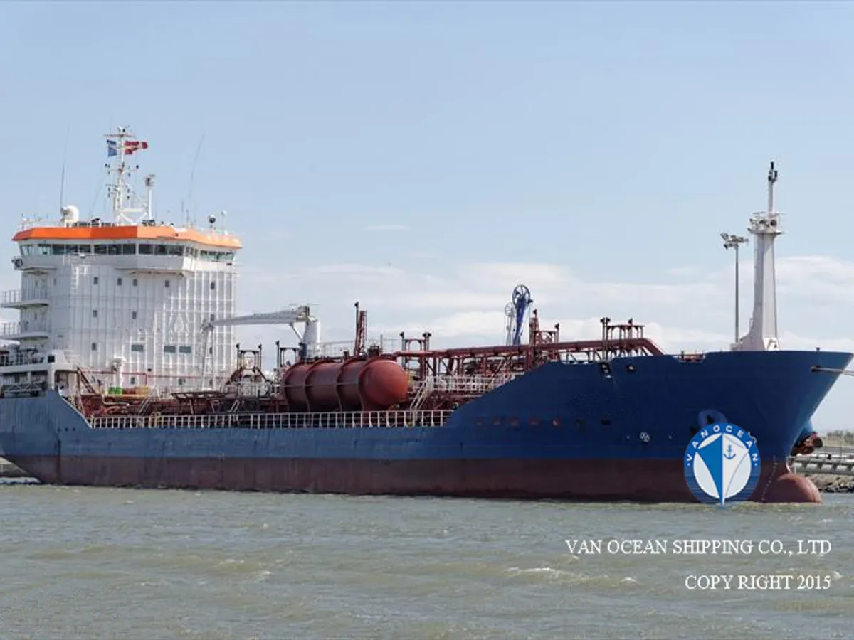 Oil/Chemical tanker for sale