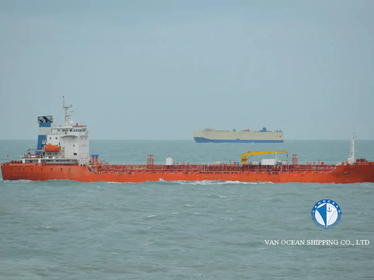 Oil/Chemical tanker for sale
