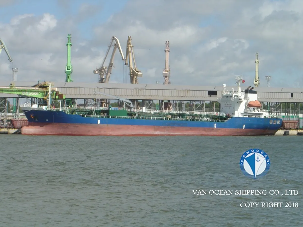 Oil/Chemical tanker for sale