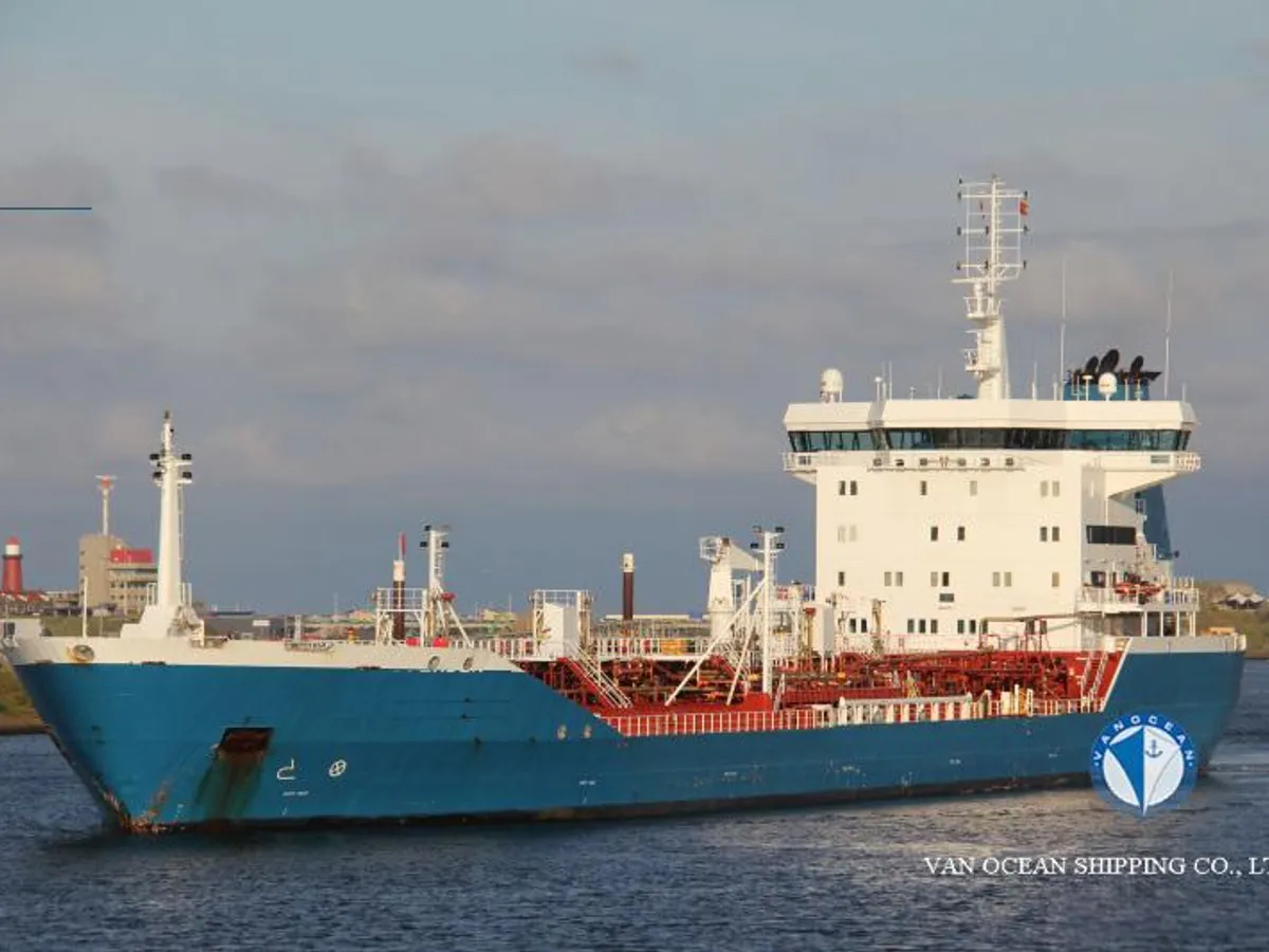 Oil/Chemical tanker for sale