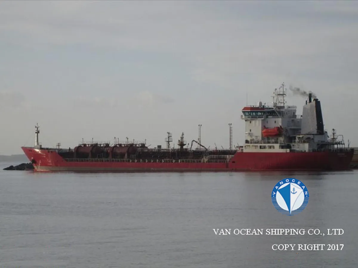 Oil/Chemical tanker for sale