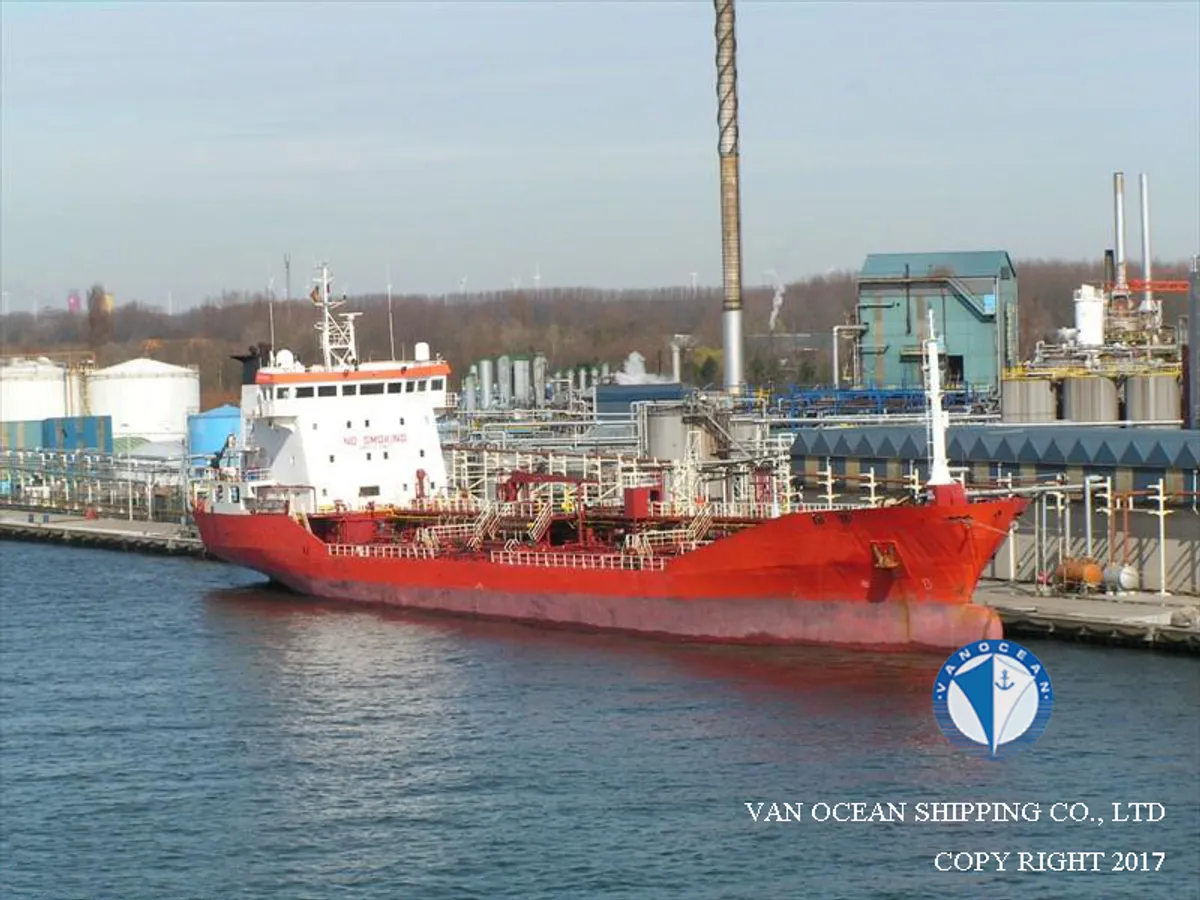 Oil/Chemical tanker for sale