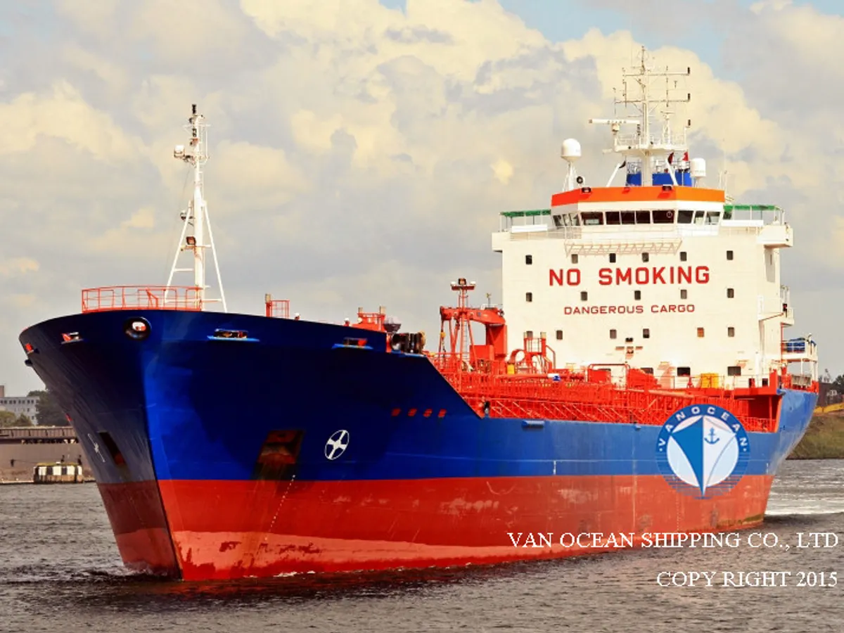 Oil/Chemical tanker for sale