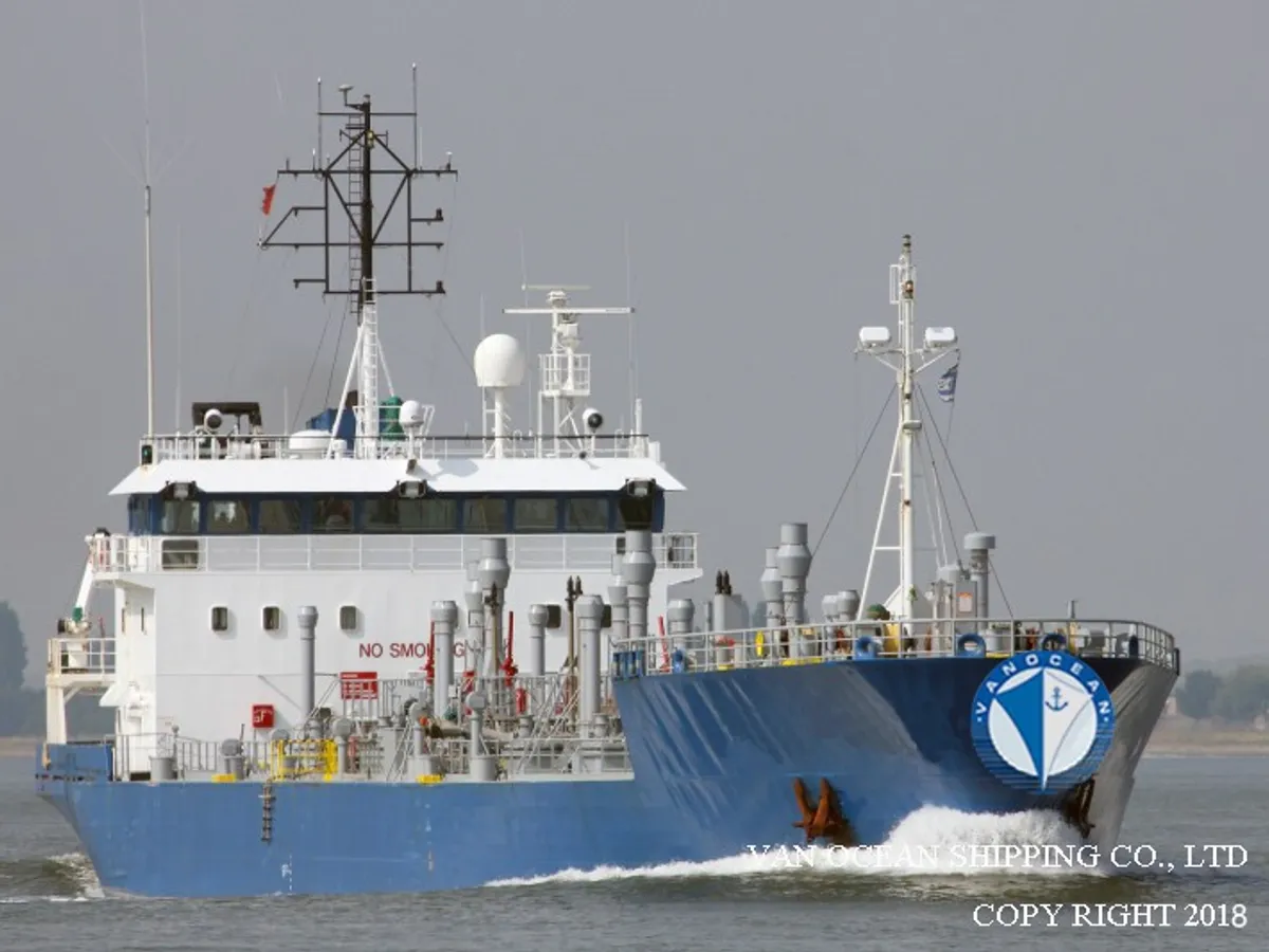 Oil/Chemical tanker for sale