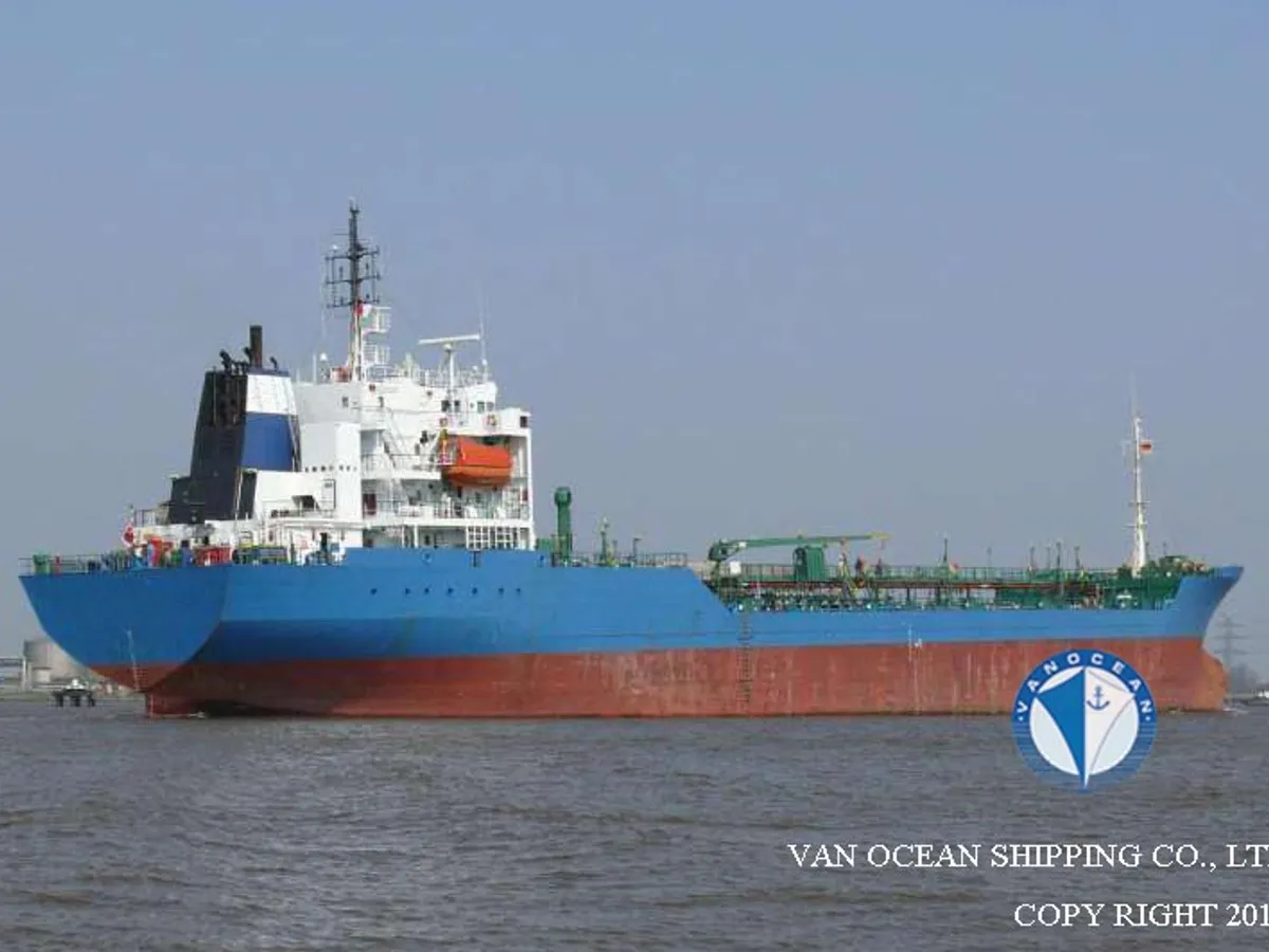 Oil/Chemical tanker for sale