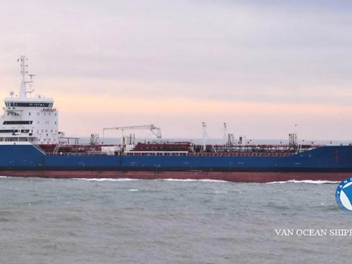 Oil/Chemical tanker for sale