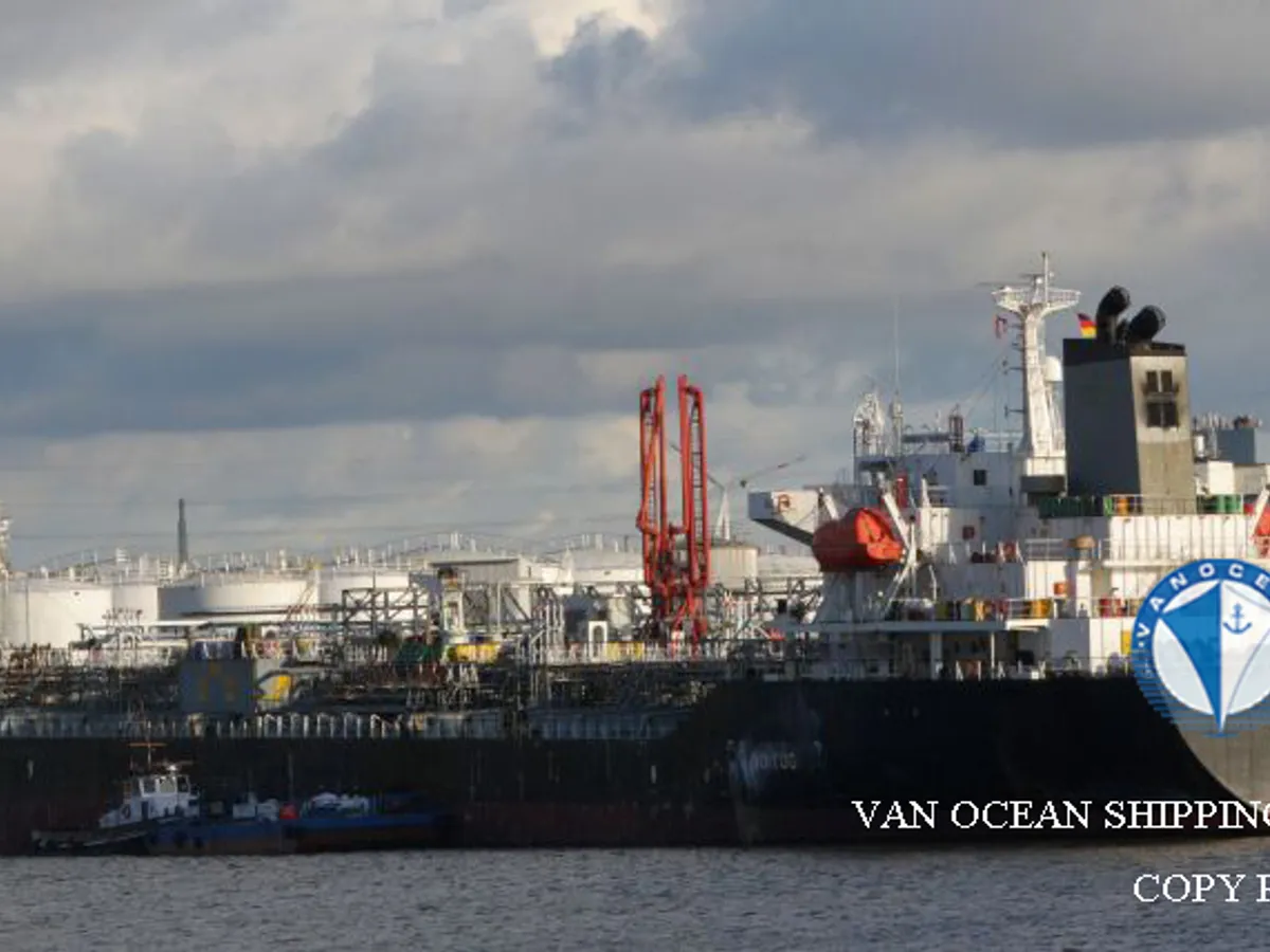 Oil/Chemical tanker for sale