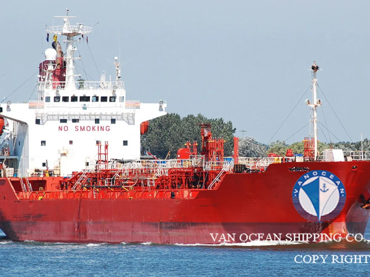 Oil/Chemical tanker for sale