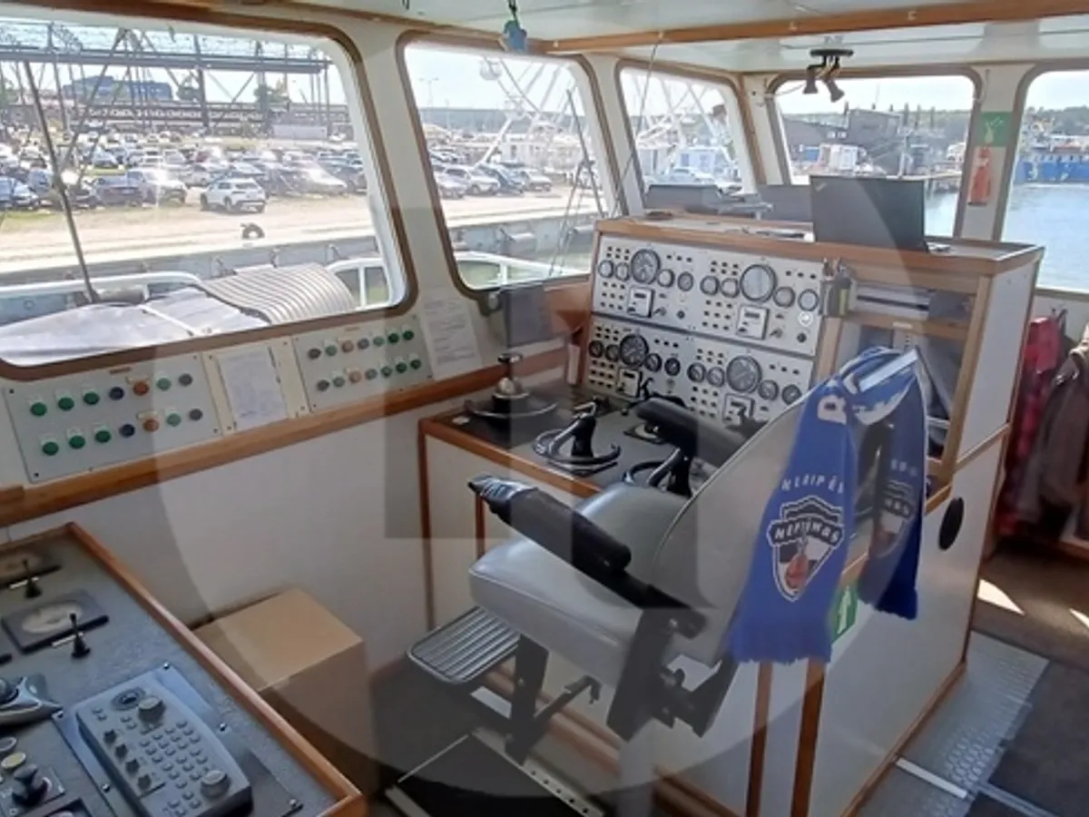 Crane vessel for sale