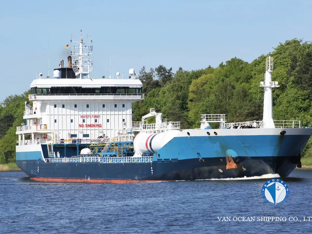 Oil/Chemical tanker for sale