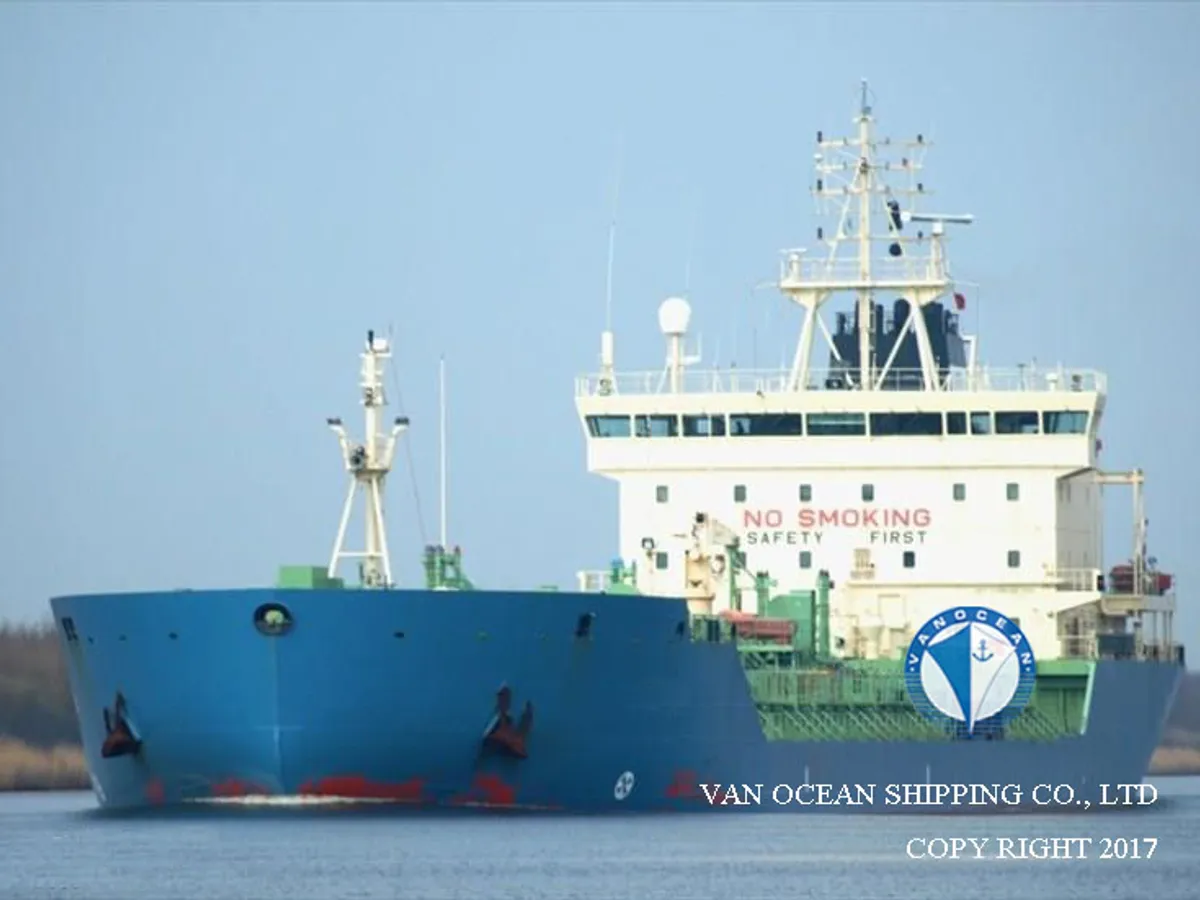 Oil/Chemical tanker for sale
