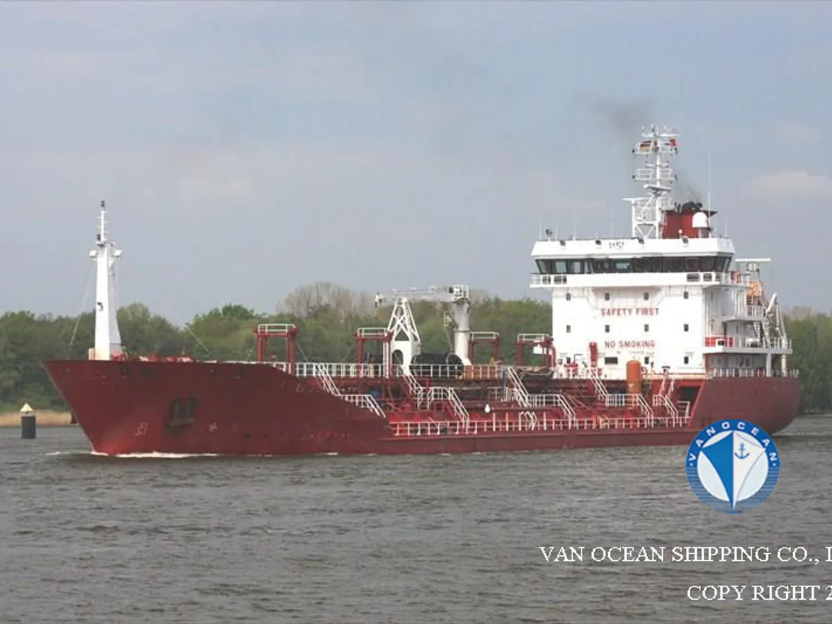Oil/Chemical tanker for sale