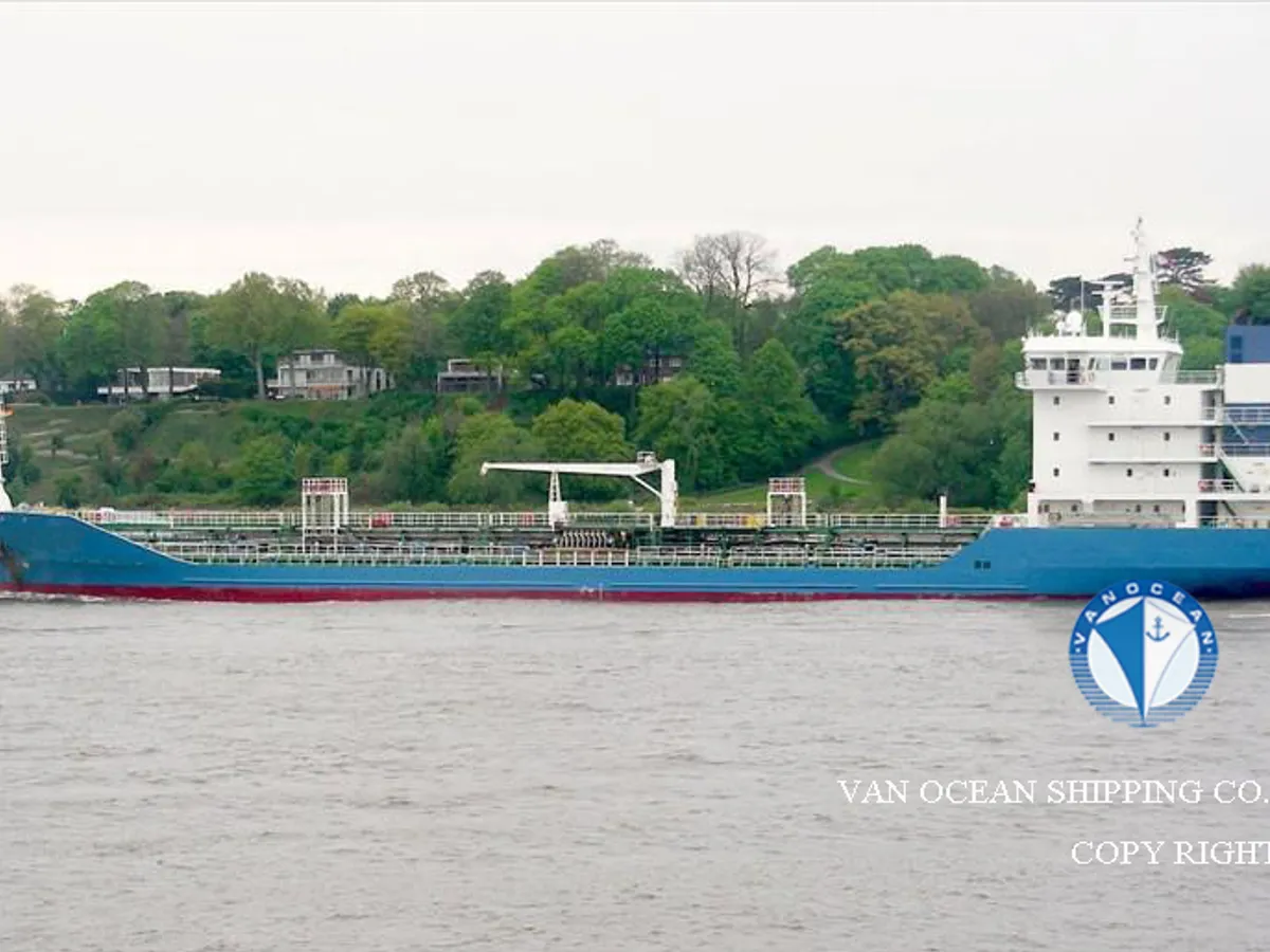 Oil/Chemical tanker for sale