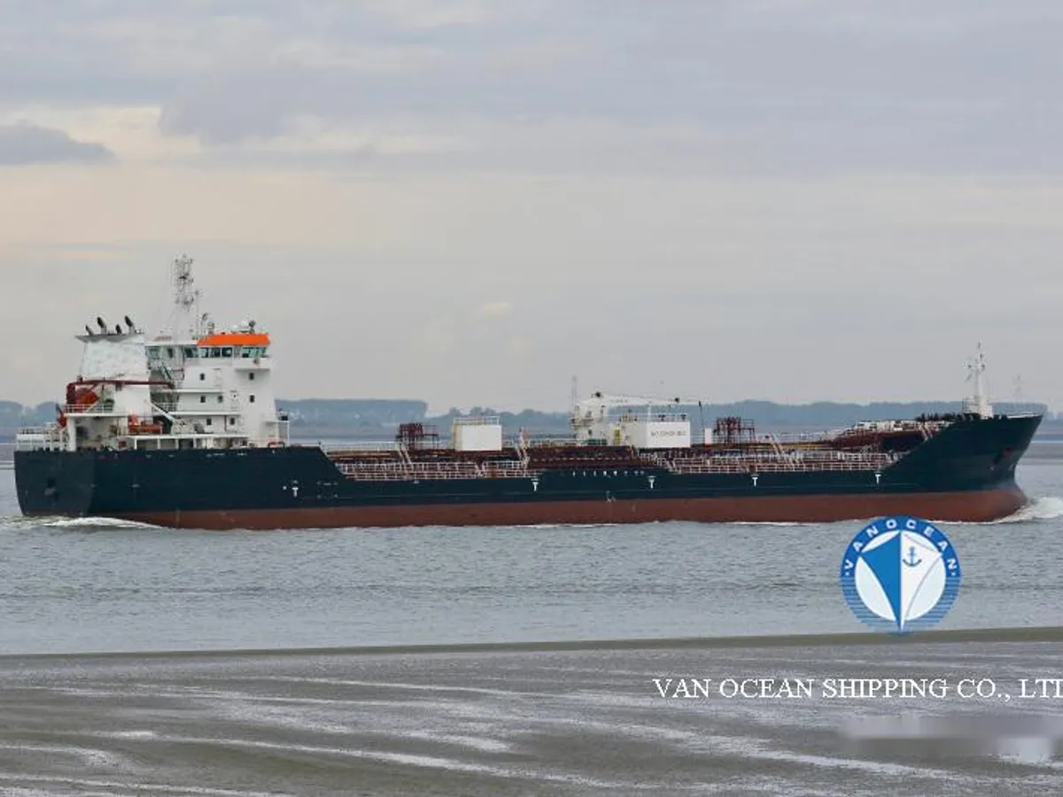 Oil/Chemical tanker for sale