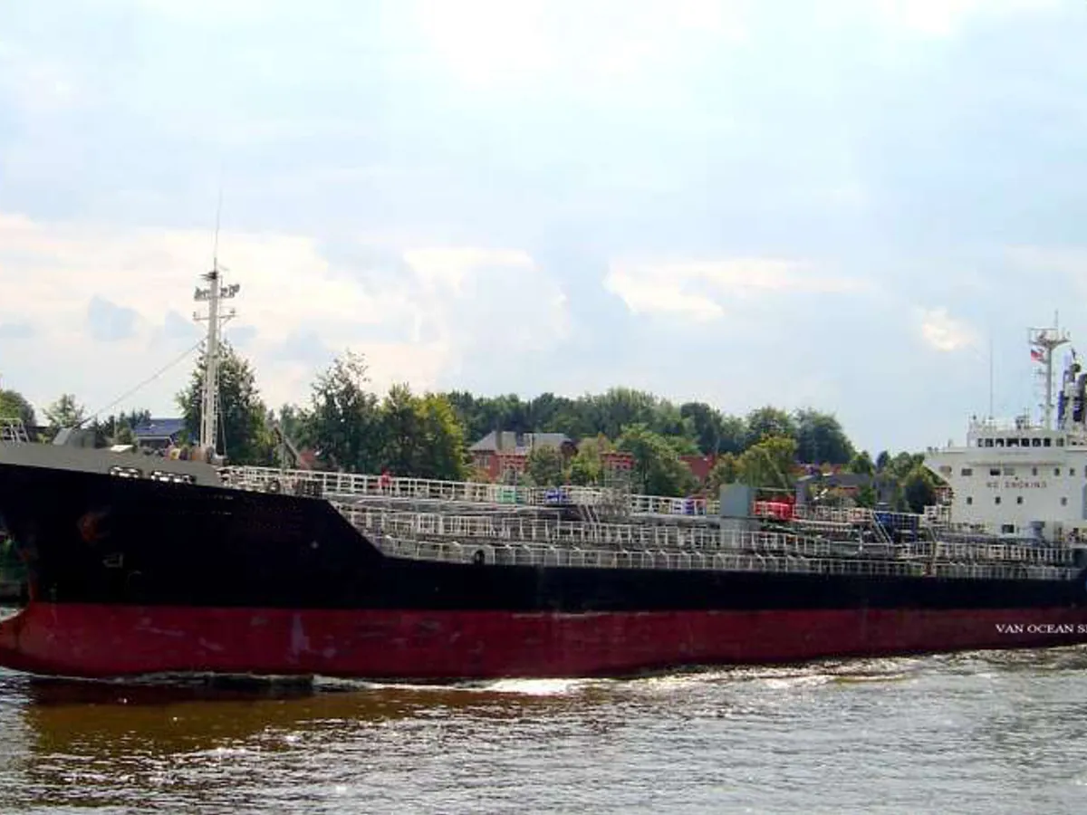 Oil/Chemical tanker for sale