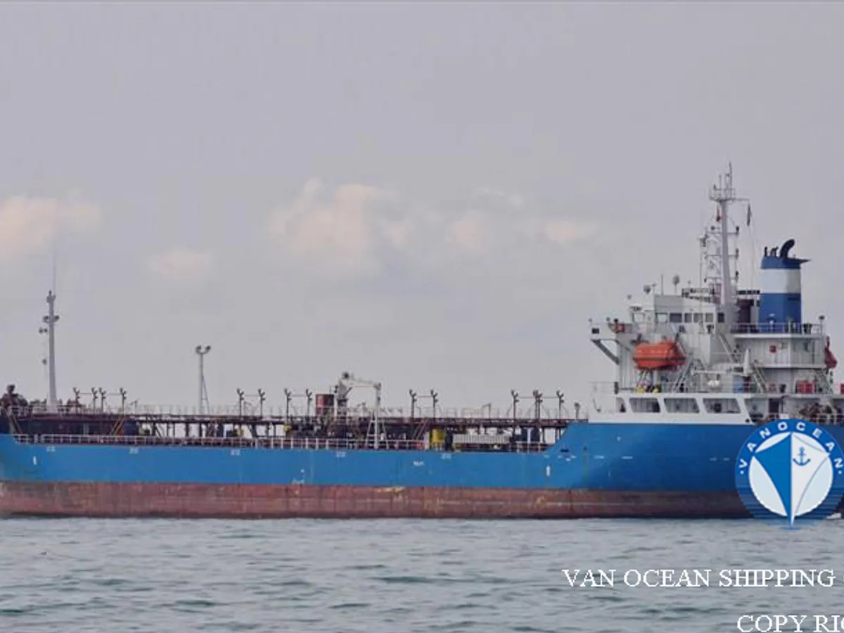 Oil/Chemical tanker for sale